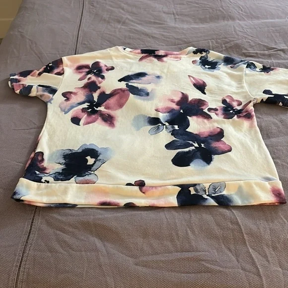 Nicole Miller Floral Loungewear Top - size M - Picture 4 of 4